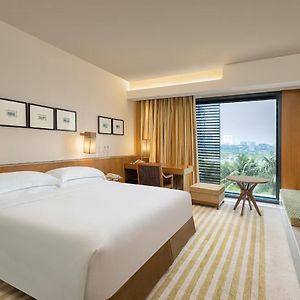 Executive Club Queen Room